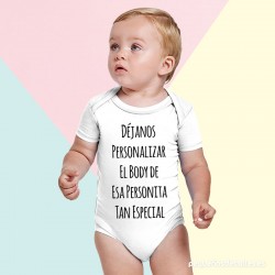 Bebé con body personalizado